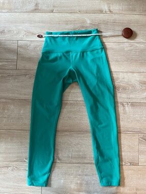 lululemon athletica women’s High-Rise Leggings in Kelly Green